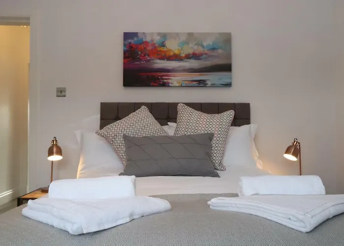 Dollar Apartments-39 Bridge Street