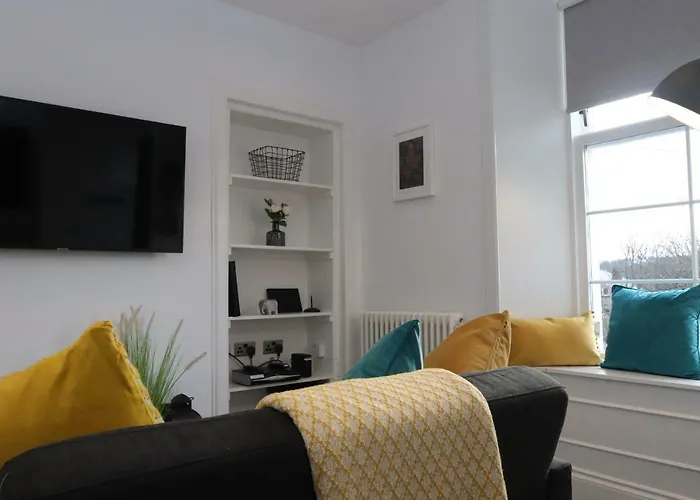 Dollar Apartments-39 Bridge Street
